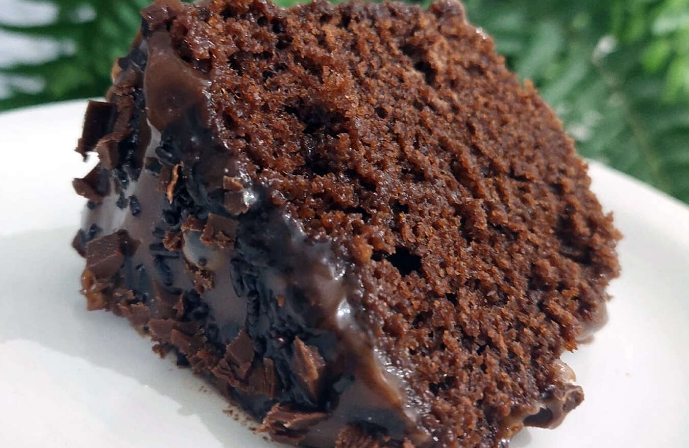 Bolo de Chocolate simples, fofinho e fácil de preparar!